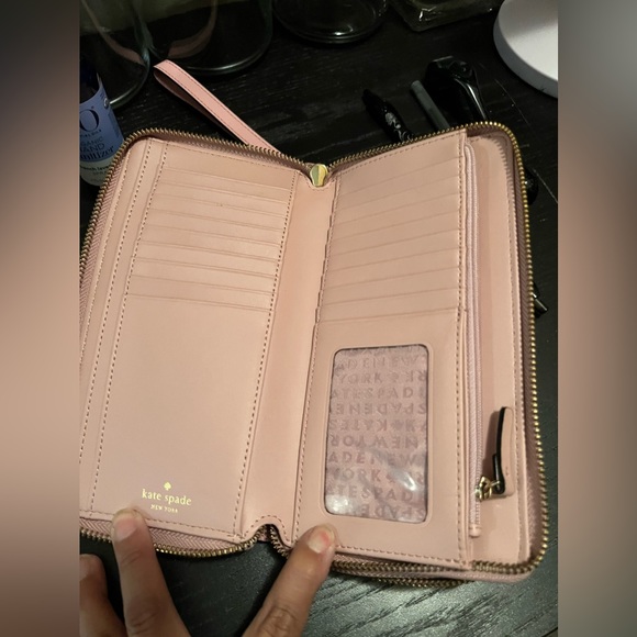 ♠️SOLD♠️Double zipper Kate Spade ♠️ wallet - Picture 4 of 6